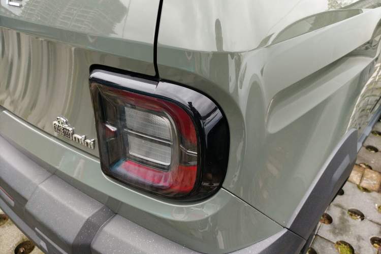 Used Geely Galaxy Panda 2024 200km Panda Rider Right Rear Taillight