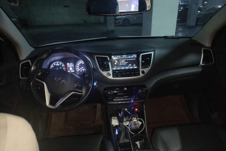 Used Hyundai Tucson 2015 1.6T Dual-Clutch Two-Wheel-Drive Leading Model
