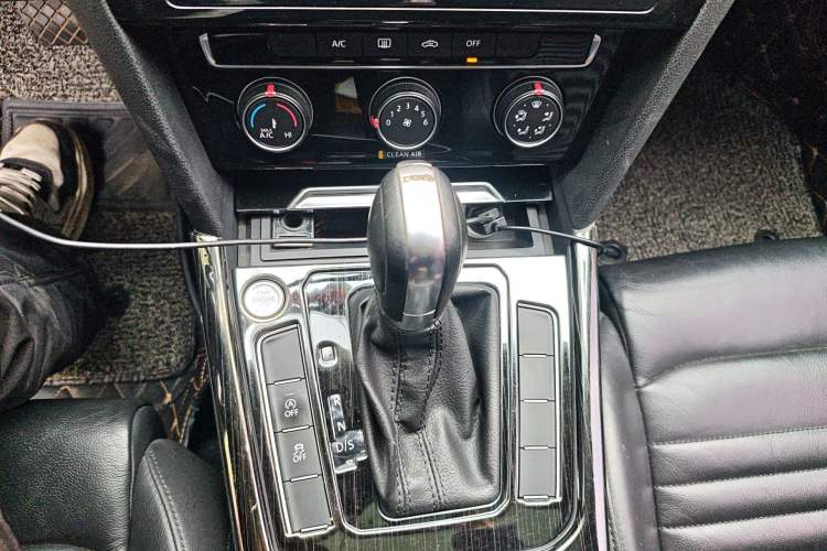 Used Volkswagen Magotan 2017 330TSI DSG Leading Model
