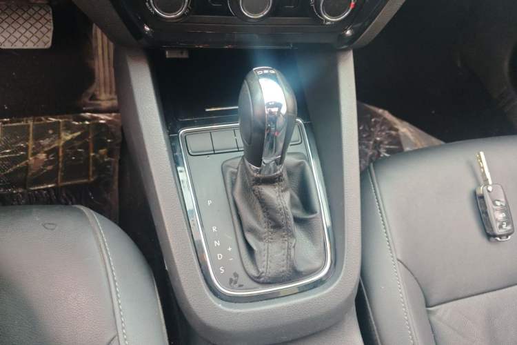 Used Volkswagen Sagitar 2015 230TSI Automatic Comfort Version
