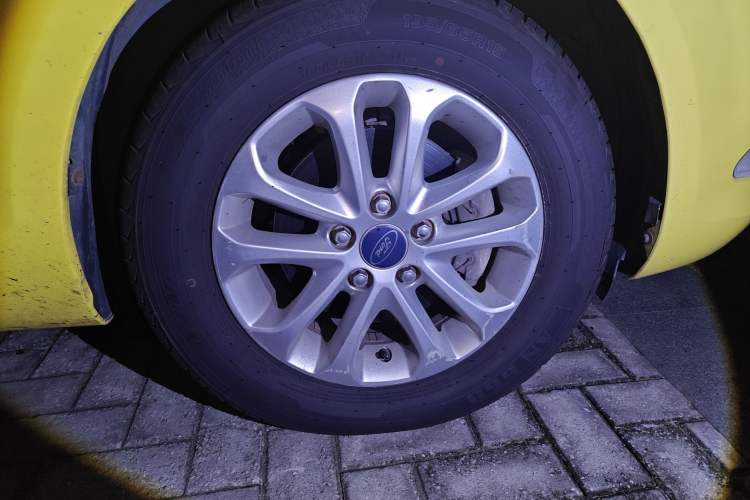Used Ford Focus 2013 Hatchback Classic 1.8L Automatic Base Model Right Front Wheel Hub