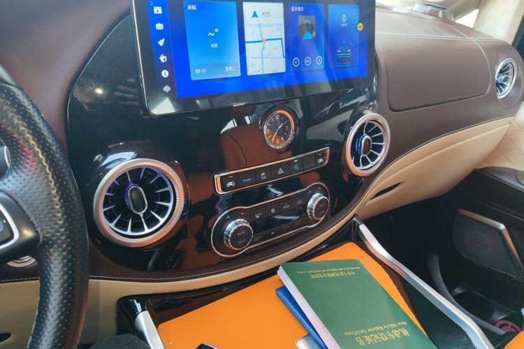 Used Mercedes-Benz Vito 2018 2.0T Elite Version 7 Seats China VI Emission Standard
