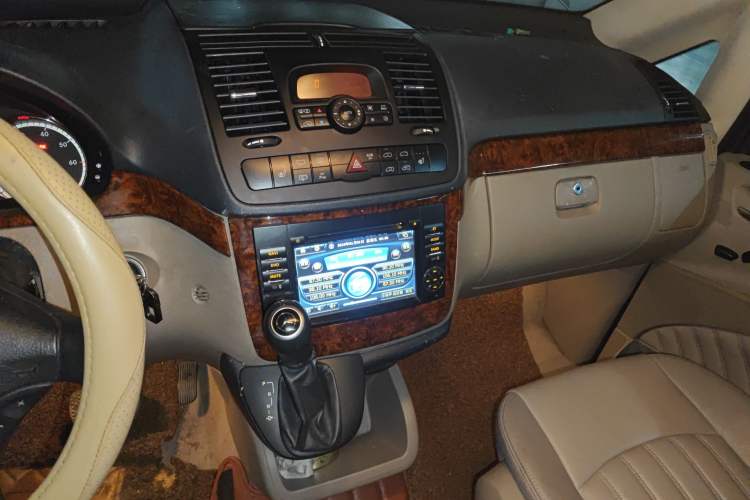 Used Mercedes-Benz Viano 2010 2.5L Prestige Edition