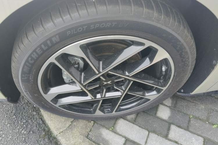 Used XPeng P7+ 2024 Ultra-Long Range Max Left Front Wheel Hub