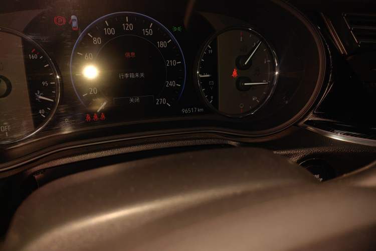 Used Buick Regal 2020 552T Luxury Version Odometer Close Up