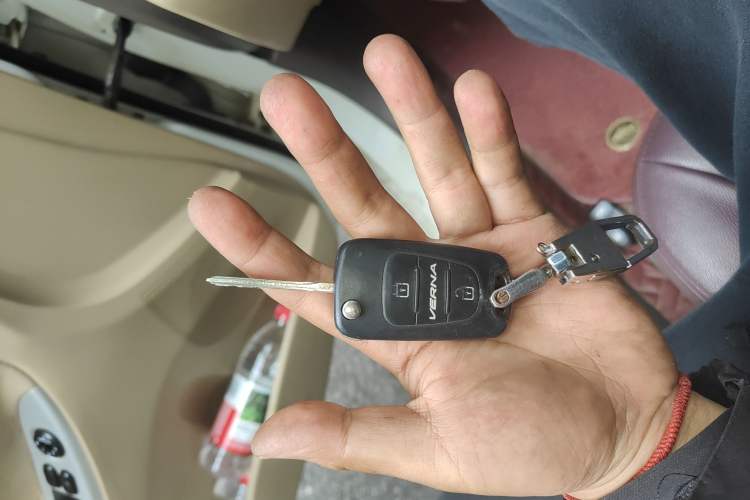 Used Hyundai Verna (older generation) 2010 Sedan 1.4L Automatic Comfort Model GS
