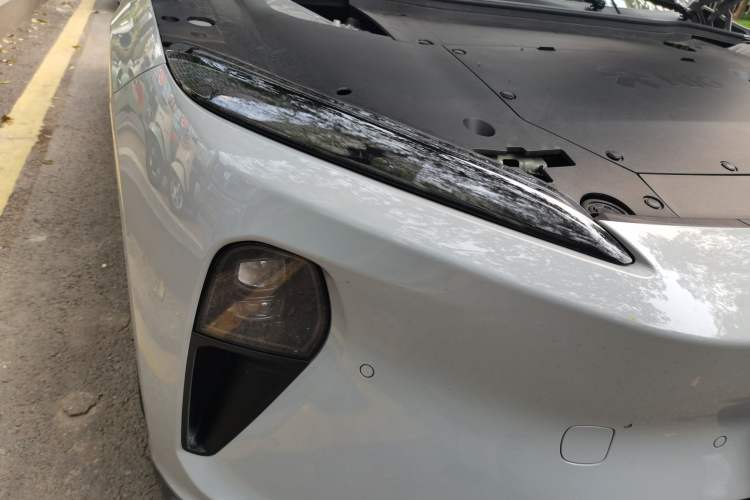 Used Nio ET5 2022 75 kWh Right Front Headlight