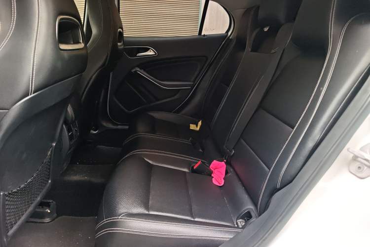 Used Mercedes-Benz GLA 2016 GLA 200 Fashion Model Left Rear Seat