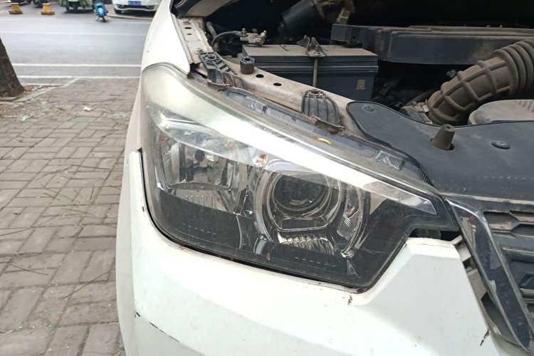 Used Wuling Hongguang 2016 1.5L S1 Deluxe Model China V-standard Right Front Headlight