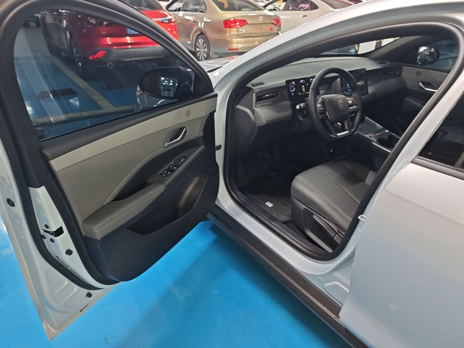 BYD Qin PLUS 2026 DM-i 128KM Progressive Model — снимка 18