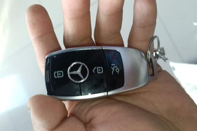 Used Mercedes-Benz E-Class New Energy 2023 E 350 e L Plug-in Hybrid Sports Sedan
