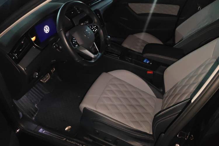 Used Volkswagen Magotan 2025 Zhongxiang Model 280TSI DSG Luxury Version