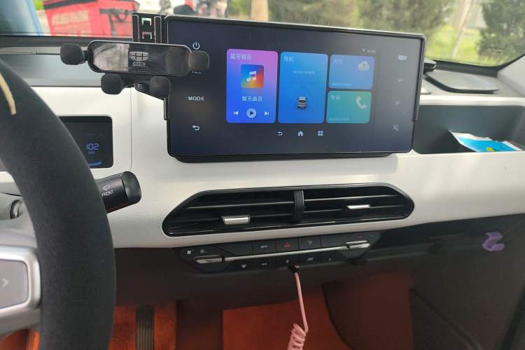 Used Geely Galaxy Panda 2024 Panda Mini 200km Endurance Bear Audio And AC Panel