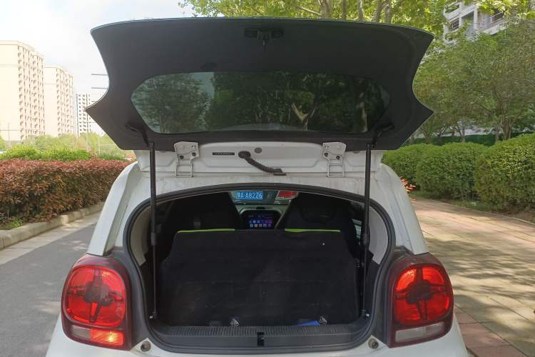 Used Roewe Clever 2021 302 km New Four-Seater Super-Efficient Version Trunk