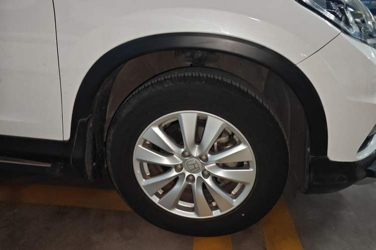 Used Honda CR-V 2015 2.0L two-wheel drive urban version Right Front Wheel Hub