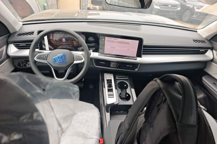 Used Volkswagen Tavendor 2026 Model 330TSI Luxury Journey—Shared Enjoyment Edition Center Console