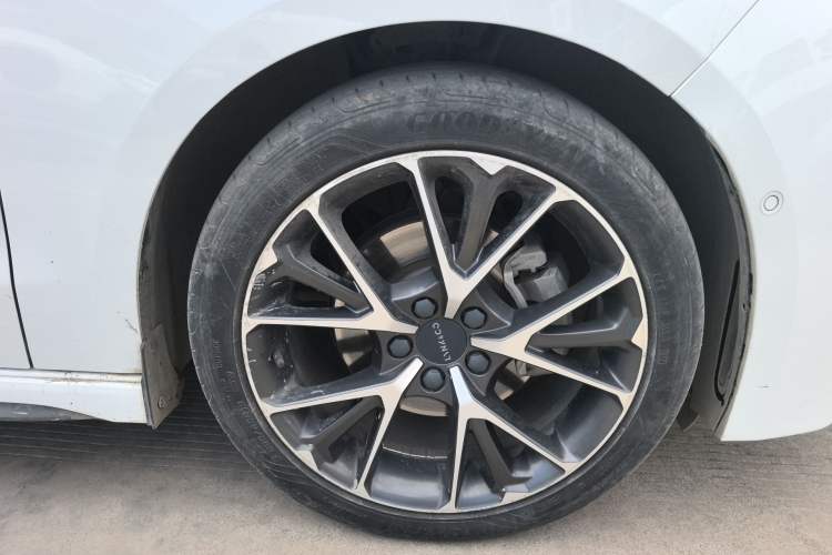 Used Lynk & Co 03 2019 2.0TD Automatic Jing Pro Edition Right Front Wheel Hub