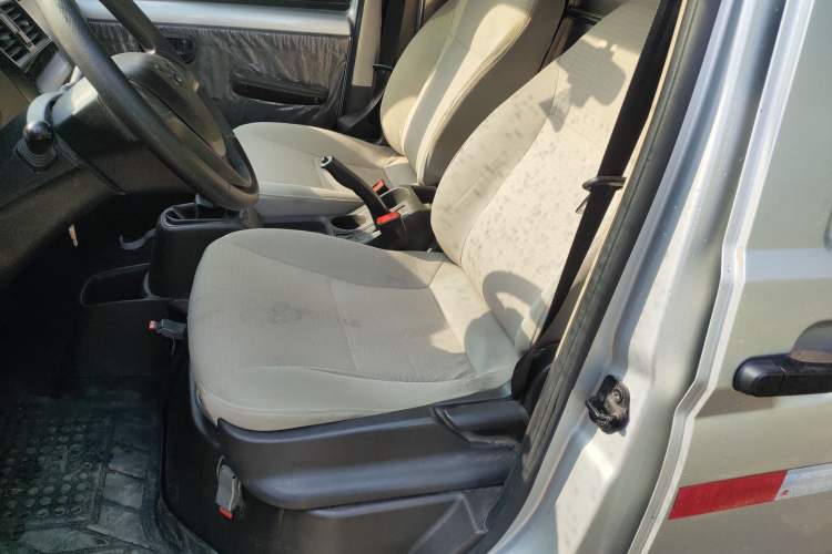 Used Wuling Rongguang S 2023 1.5L Basic Enclosed-Window Vehicle 2 Seats
