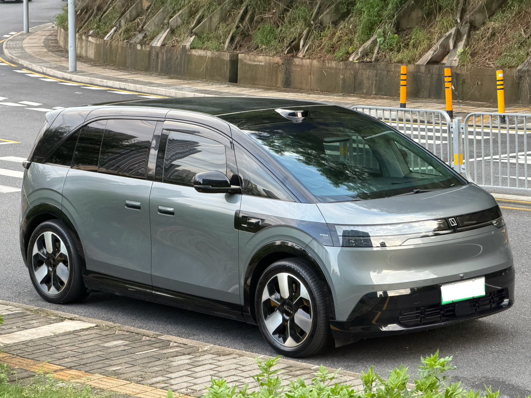 Zeekr MIX 2025 Long-Range Intelligent Driving Edition — снимка 3