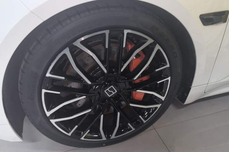 Used Zeekr 001 2025 YOU Edition 100 kWh All-Wheel Drive Left Front Wheel Hub