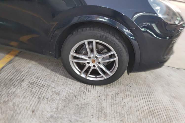 Used Porsche Cayenne 2019 Cayenne 3.0T Right Front Wheel Hub