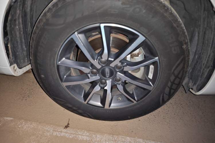 Used Geely Auto Emgrand 2019 Leading Edition 1.5L CVT Luxury Model China VI Standard Right Front Wheel Hub