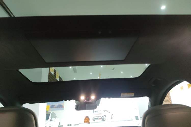 Used ONVO Luxeed L90 2025 Model—Max Six-Seater Version
