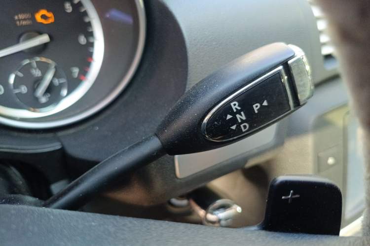 Used Mercedes-Benz R-Class 2014 R 320 4MATIC Business Model Gear Lever