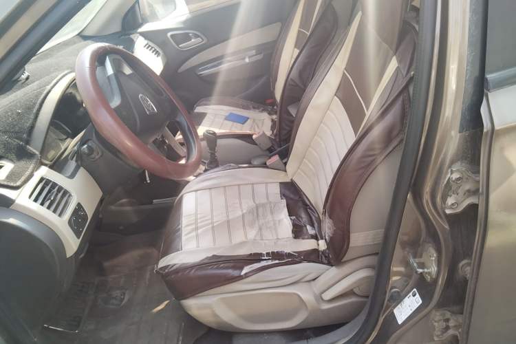 Used Baojun 630 2013 1.5L manual standard version