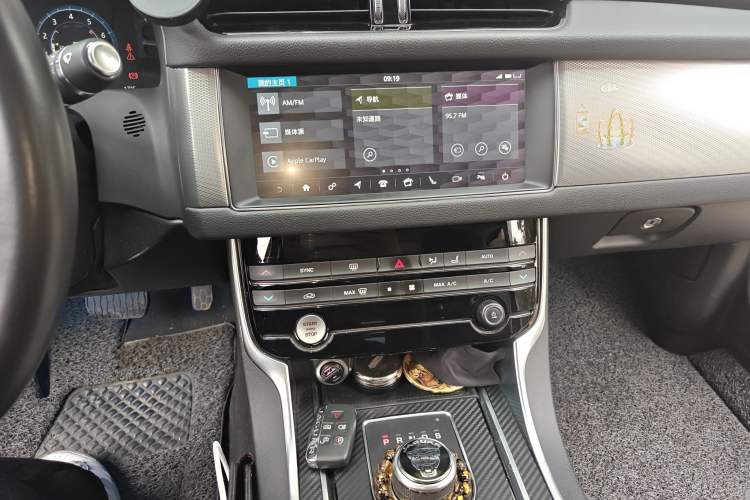 Used Jaguar XFL 2020 XFL 2.0T P200 Two-Wheel-Drive Elite Edition Audio And AC Panel