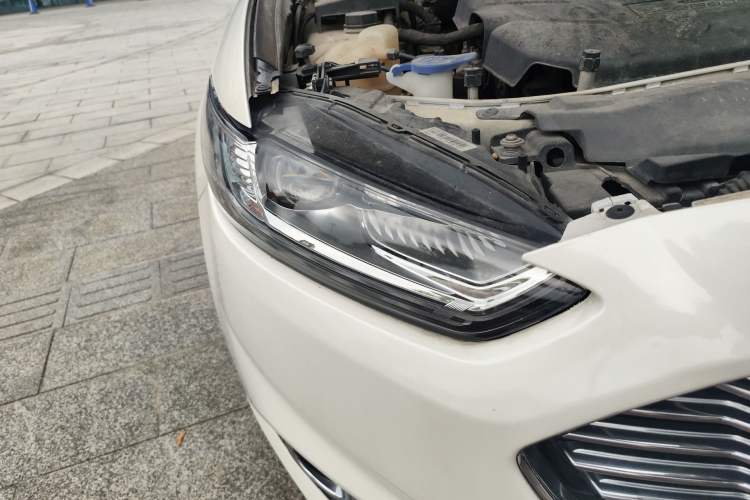 Used Ford Mondeo 2013 2.0L GTDi240 Luxury Sport Model Right Front Headlight