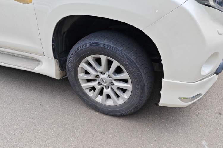 Used Toyota Prado  Right Front Wheel Hub