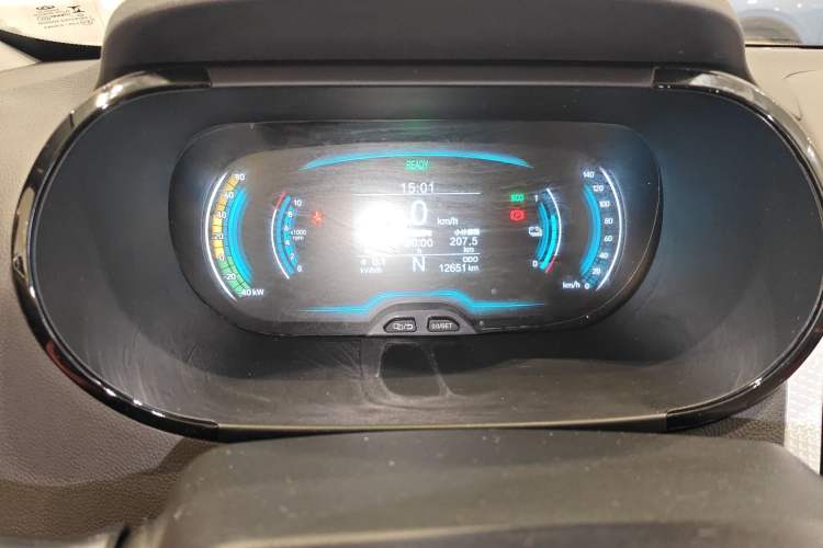 Used Chery QQ Little Ant 2022 Revised Version Sweet Pink Edition Half-Sugar Version Lithium Iron Phosphate 30.7 kWh 30 kW 301 km