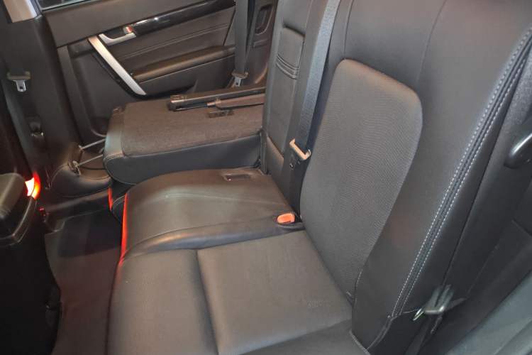 Used Chevrolet Captiva 2015 2.4L Two-Wheel Drive Urban Version 7 Seats Left Rear Seat