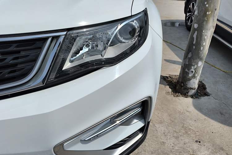 Used Geely Auto Emgrand X7 Sport 2021 Million Edition 1.8TD DCT Two-Wheel Drive Comfort Model Left Front Headlight