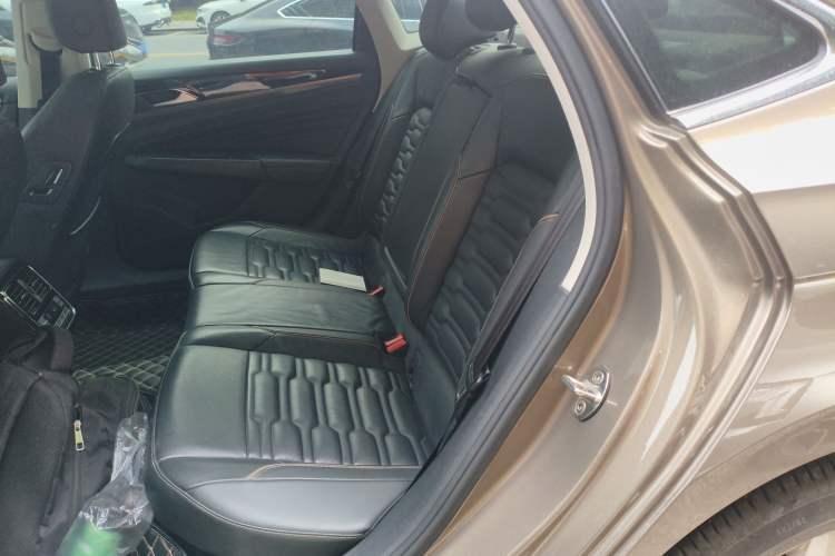 Used Volkswagen Passat 2019 330TSI Elite Edition China VI Left Rear Seat