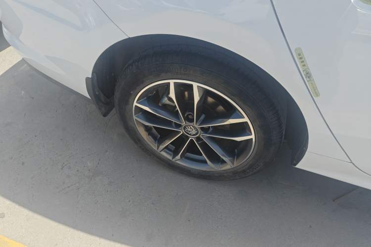 Used BYD Qin Pro 2019 Super Edition 1.5TI Automatic Smart Connect Enjoyment Model China VI Standard Right Rear Wheel Hub