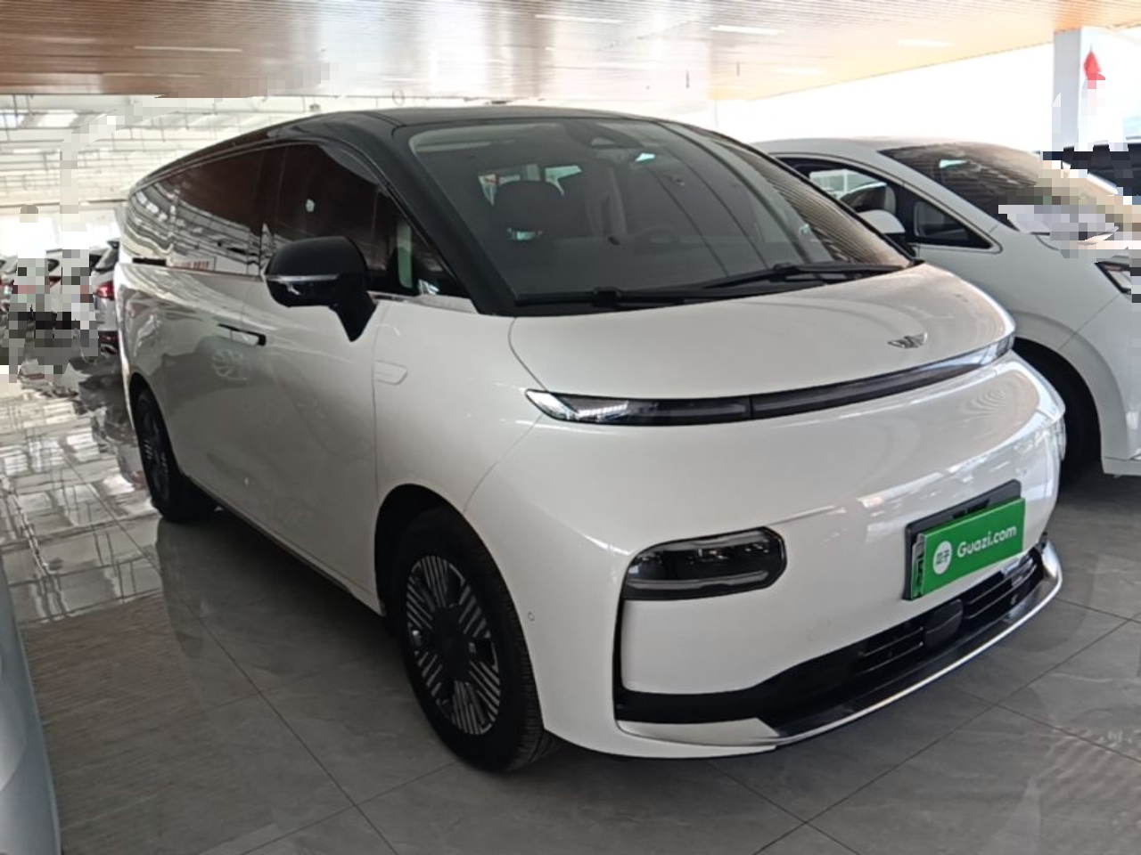 Geely Galaxy LEVC L380 2025 570 km Excellence Edition — снимка 3