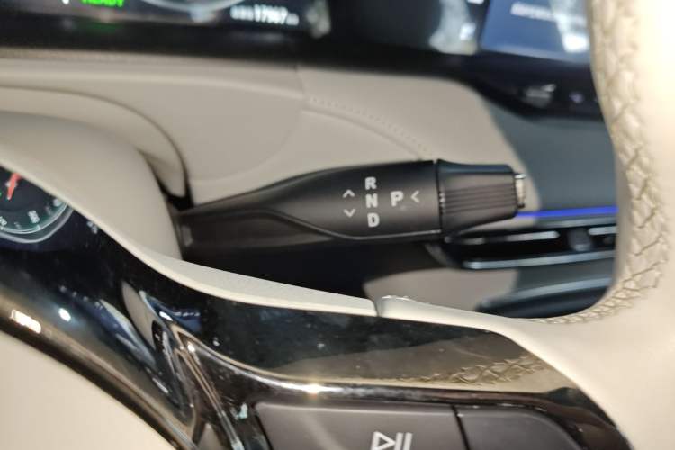 Used VOYAH FREE 2025 318 318 km Rear-Drive Touring Edition Gear Lever