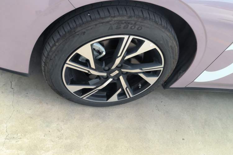 Used Geely Galaxy L6 2024 125km Creative Edition
