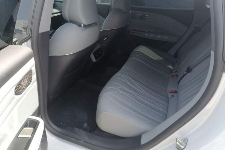 Used Geely Galaxy E8 2025 700 km Long-Range Intelligent Driving Version Left Rear Seat