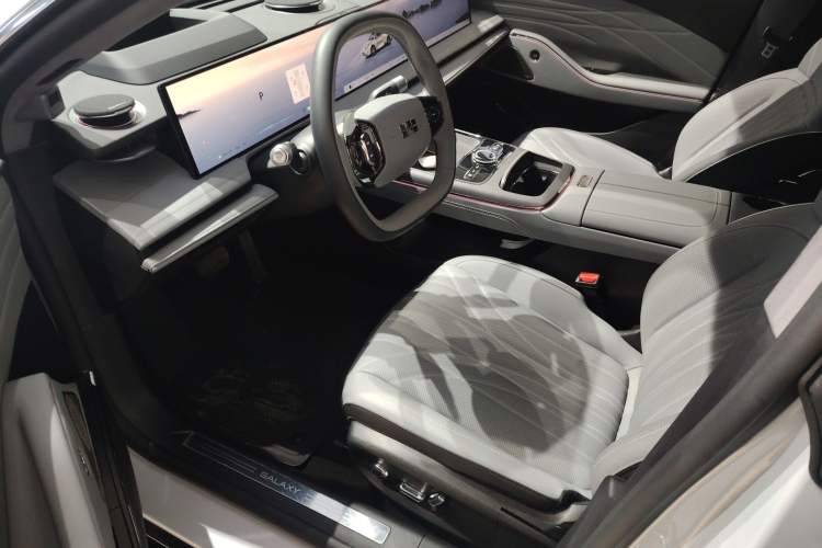 Used Geely Galaxy E8 2025 700 km Long-Range Intelligent Driving Version
