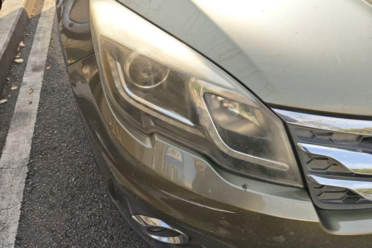 Used GAC Trumpchi GS5 Super 2015 1.8T Automatic Two-Wheel Drive Luxury Edition Right Front Headlight