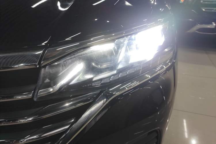 Used Volkswagen Viloran 2022 330TSI Luxury Edition
