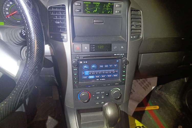 Used Chevrolet Captiva 2010 3.2 AT 7-Seater Flagship Edition Audio And AC Panel