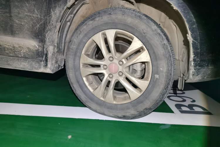 Used Haval H6 2013 Upgraded Model 1.5T Manual Two-Wheel Drive Elite Version Right Front Wheel Hub