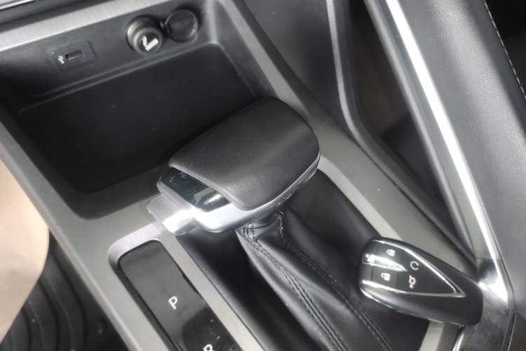 Used CHANGAN CS35PLUS 2021 Revised Version Blue Whale NE 1.4T DCT Luxury Edition Gear Lever