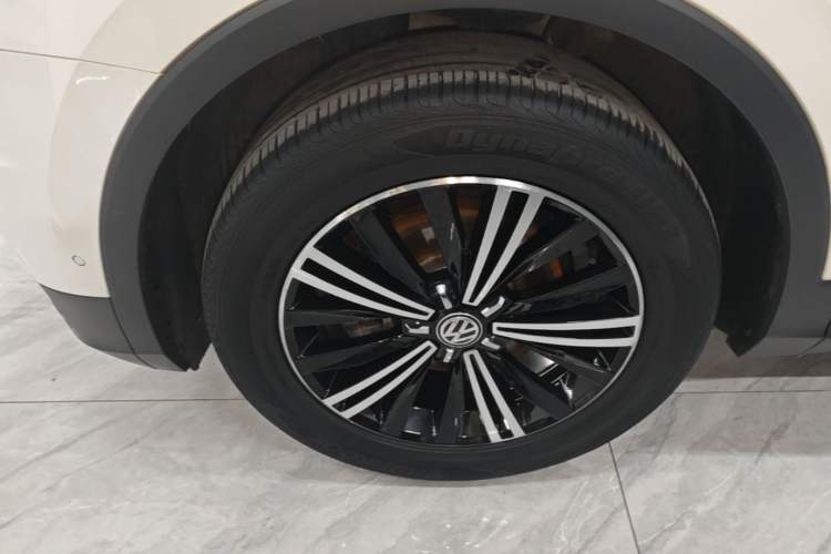 Used Volkswagen Tiguan L 2020 330TSI Automatic Two-Wheel Drive Panoramic Comfort Edition China VI Standard
