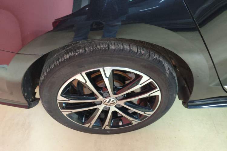 Used Volkswagen Sagitar 2016 280TSI Automatic R-Line Right Rear Wheel Hub