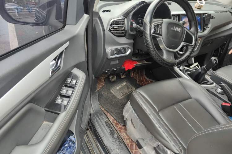 Used Isuzu JLM 2022 2.8T Classic Diesel 4x4 Comfort Version with Long Wheelbase – JE493ZLQ6E Driver Seat